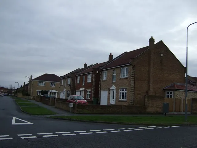 Detached houses on Priorwood Gardens, Ingleby Barwick